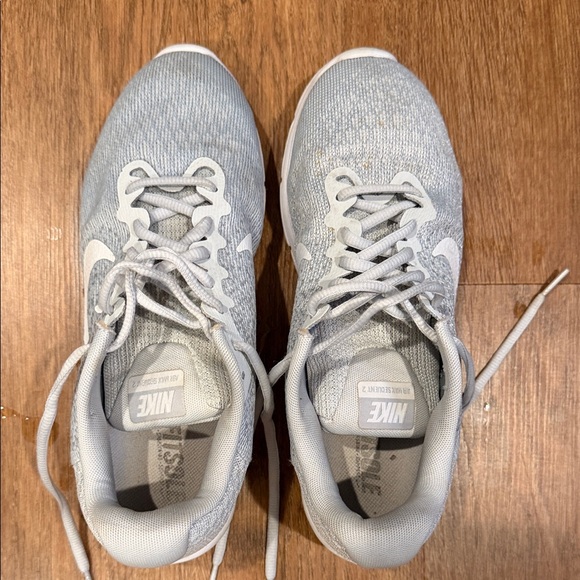 Nike Air Max sequent 2. Light Gray Running Shoes. 9.5 - Picture 2 of 6